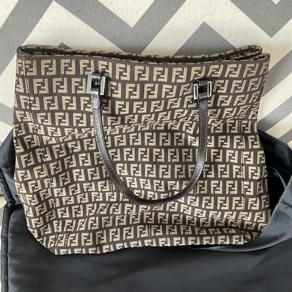Fendi zucca monogram tote - Picture 3 of 9